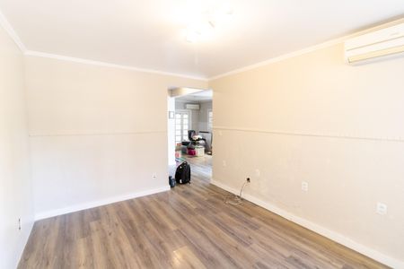 Sala de casa de condomínio à venda com 3 quartos, 190m² em Guarujá, Porto Alegre