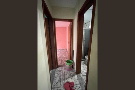 Corredor de apartamento para alugar com 2 quartos, 54m² em Vila Oito de Maio, Duque de Caxias