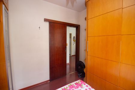 Quarto 2 de apartamento à venda com 2 quartos, 50m² em Centro, Contagem