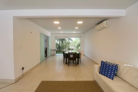 Sala de casa para alugar com 4 quartos, 314m² em Loteamento Joao Batista Juliao, Guarujá