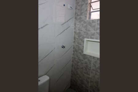 Banheiro de casa para alugar com 1 quarto, 50m² em Jardim Roberto, Osasco