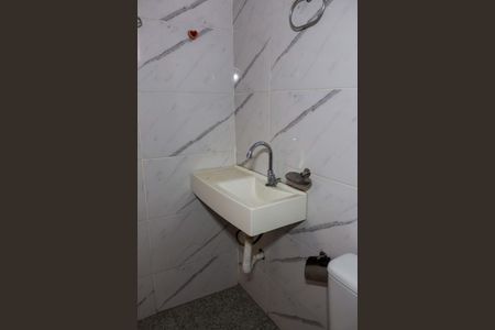 Banheiro de casa para alugar com 1 quarto, 50m² em Jardim Roberto, Osasco