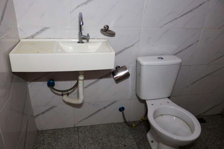Banheiro de casa para alugar com 1 quarto, 50m² em Jardim Roberto, Osasco