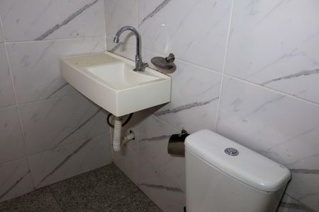 Banheiro de casa para alugar com 1 quarto, 50m² em Jardim Roberto, Osasco