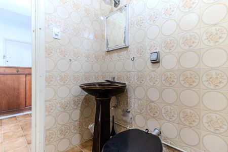 Banheiro de kitnet/studio para alugar com 1 quarto, 28m² em Higienópolis, São Paulo