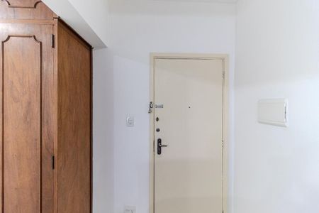 Entrada de kitnet/studio para alugar com 1 quarto, 28m² em Higienópolis, São Paulo