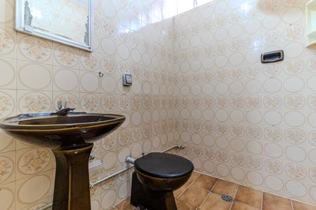 Banheiro de kitnet/studio para alugar com 1 quarto, 28m² em Higienópolis, São Paulo