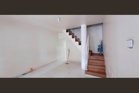 Casa para alugar com 3 quartos, 131m² em Jardim Nossa Senhora D’ajuda, Itaquaquecetuba