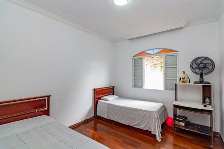 Quarto de casa à venda com 3 quartos, 177m² em João Pinheiro, Belo Horizonte