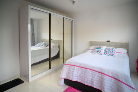 Quarto 1 de casa para alugar com 2 quartos, 200m² em Vila Liviero, São Paulo