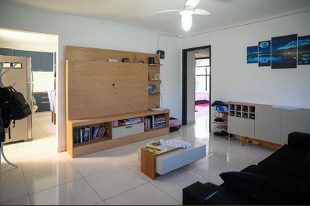Sala de casa para alugar com 2 quartos, 200m² em Vila Liviero, São Paulo