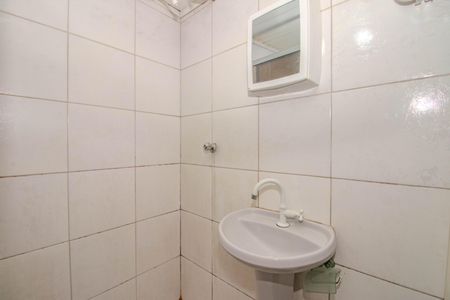 Banheiro Social de casa de condomínio para alugar com 1 quarto, 35m² em Passo da Areia, Porto Alegre