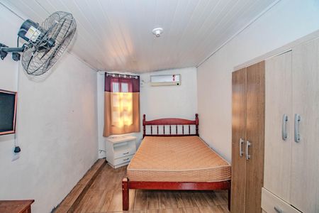 Quarto de casa de condomínio para alugar com 1 quarto, 35m² em Passo da Areia, Porto Alegre