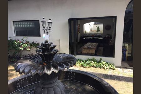 Casa à venda com 4 quartos, 485m² em Vila Sofia, São Paulo