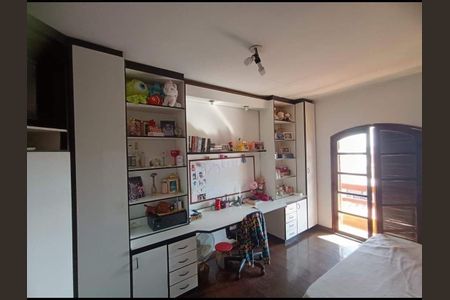 Casa à venda com 4 quartos, 224m² em Vila Nova, São Paulo