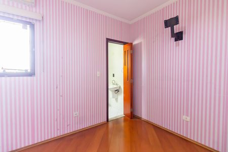 Suíte 1 de casa para alugar com 3 quartos, 330m² em Km 18, Osasco