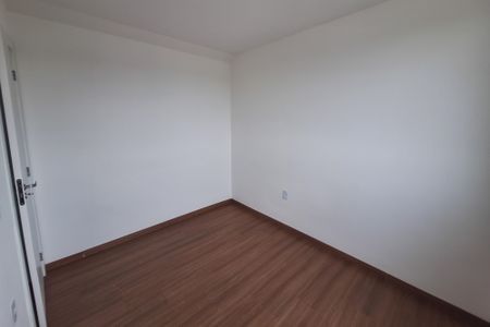 Quarto 2 de apartamento para alugar com 2 quartos, 45m² em Figueira, Duque de Caxias