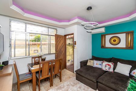 Sala de casa à venda com 4 quartos, 216m² em Olaria, Rio de Janeiro