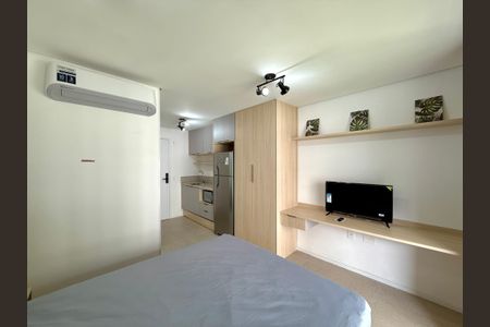 Quarto de kitnet/studio para alugar com 0 quarto, 26m² em Campo Belo, São Paulo