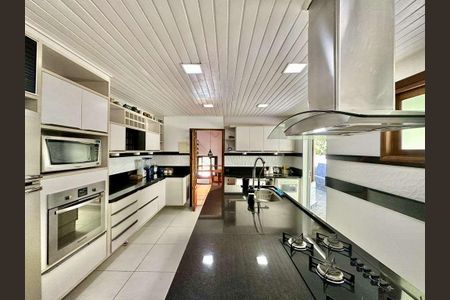 Casa de Condomínio para alugar com 3 quartos, 342m² em Algarve, Cotia