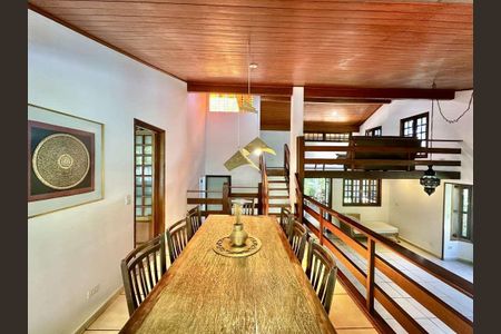 Casa de Condomínio para alugar com 3 quartos, 342m² em Algarve, Cotia