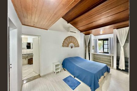 Casa de Condomínio para alugar com 3 quartos, 342m² em Algarve, Cotia