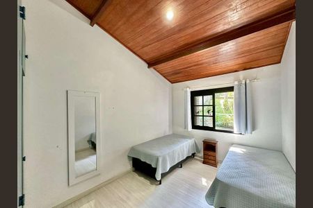 Casa de Condomínio para alugar com 3 quartos, 342m² em Algarve, Cotia