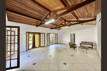 Casa de Condomínio para alugar com 3 quartos, 342m² em Algarve, Cotia