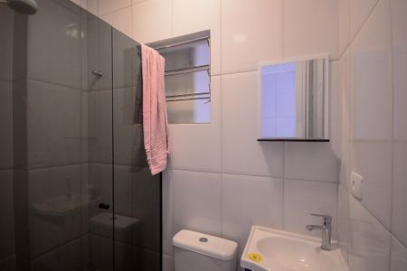 Banheiro de casa para alugar com 1 quarto, 76m² em Parque Bristol, São Paulo