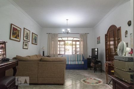 Casa à venda com 3 quartos, 172m² em Jardim Santa Emilia, São Paulo