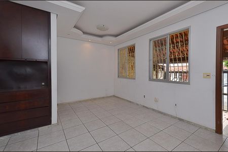 Sala de casa à venda com 3 quartos, 106m² em São Paulo, Belo Horizonte