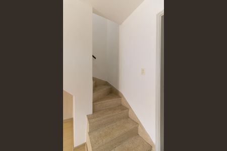 Escada de casa para alugar com 2 quartos, 150m² em Jardim Santa Cruz (sacoma), São Paulo