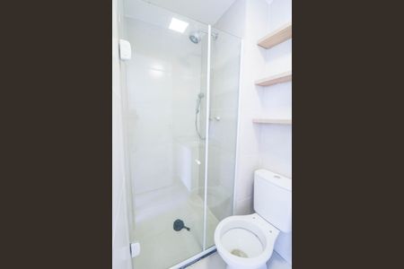 Banheiro de kitnet/studio para alugar com 2 quartos, 36m² em Jardim Caravelas, São Paulo