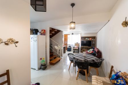 Sala de casa de condomínio à venda com 3 quartos, 99m² em Espírito Santo, Porto Alegre