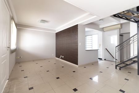 Sala de casa de condomínio para alugar com 3 quartos, 196m² em Jardim Previdencia, São Paulo