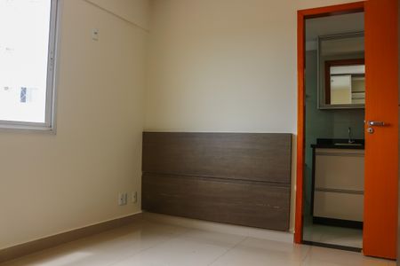 Banheiro da Suíte de apartamento para alugar com 2 quartos, 52m² em Cidade Satélite São Luiz, Aparecida de Goiânia