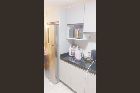 Cozinha de apartamento para alugar com 2 quartos, 52m² em Sítio Cercado, Curitiba