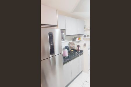Cozinha de apartamento para alugar com 2 quartos, 52m² em Sítio Cercado, Curitiba