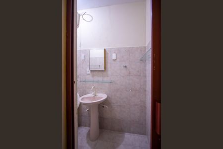 Banheiro de kitnet/studio para alugar com 1 quarto, 50m² em Boa Vista, São Gonçalo