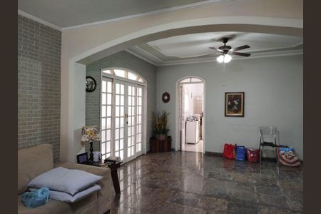 Casa à venda com 3 quartos, 132m² em Vila Carlos de Campos, São Paulo