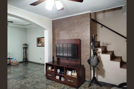 Casa à venda com 3 quartos, 132m² em Vila Carlos de Campos, São Paulo