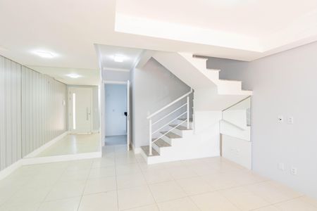 Sala de casa de condomínio à venda com 2 quartos, 116m² em Marechal Rondon, Canoas