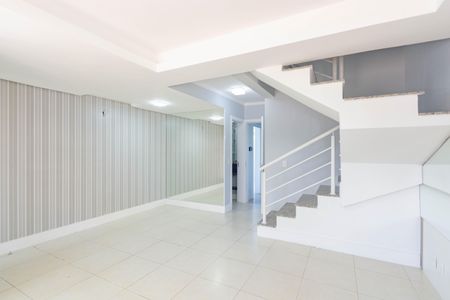 Sala de casa de condomínio à venda com 2 quartos, 116m² em Marechal Rondon, Canoas