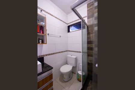 Banheiro de apartamento para alugar com 1 quarto, 44m² em Ze Garoto, São Gonçalo