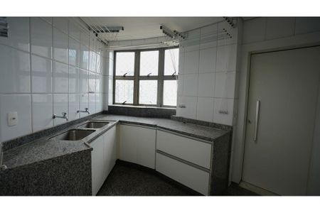 Apartamento para alugar com 4 quartos, 240m² em Belvedere, Belo Horizonte