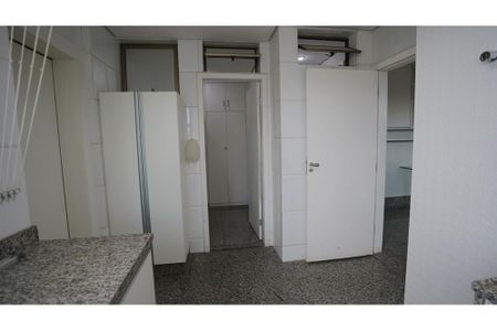 Apartamento para alugar com 4 quartos, 240m² em Belvedere, Belo Horizonte