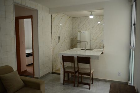 Sala de apartamento para alugar com 2 quartos, 43m² em Parque Santa Rosa, Suzano
