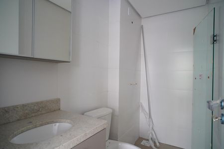 Banheiro de kitnet/studio para alugar com 1 quarto, 23m² em Independência, Porto Alegre