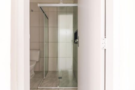 Banheiro de kitnet/studio para alugar com 1 quarto, 28m² em Jardim Bonfiglioli, São Paulo