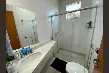 Casa para alugar com 3 quartos, 292m² em Ouro Preto, Belo Horizonte